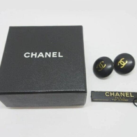 CHANEL CC Logos Black Round Clip-On Earrings Gold Tone 95P Auth w/Box #3249 - Picture 7 of 7